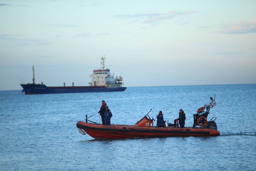 Zonguldak'ta batan geminin personelini arama çalışmaları sürüyor 14